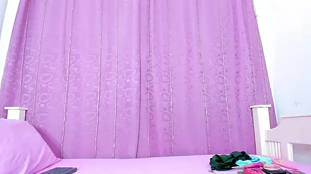 nahomy smiith online show from October 30, 7:14 pm