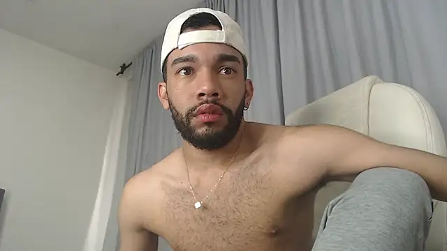 andresnoir  online show from October 30, 2:18 pm