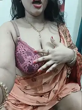 Snapshot of Beauty_Queen_Soniya chatting on July 13, 6:11 pm Beauty Queen Soniya online show from July 13, 6:11 pm