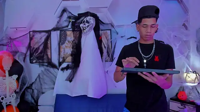 Little nicoll online show from October 29, 11:50 pm