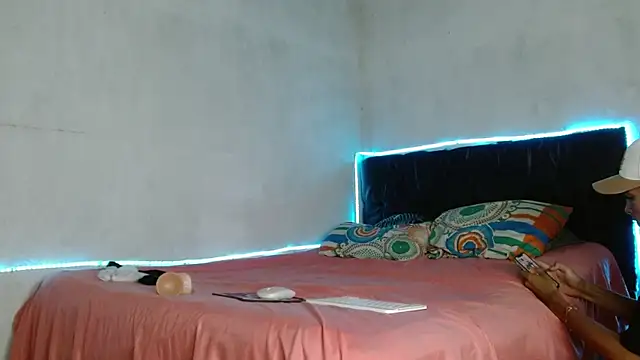 Snapshot of Paulosex12 chatting on October 24, 1:57 am Paulosex12 online show from October 24, 1:57 am