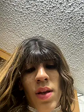 SiaraRealist online show from December 1, 6:40 am