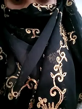 Snapshot of RAYI_Queen_15 chatting on November 30, 4:11 pm RAYI Queen 15 online show from November 30, 4:11 pm