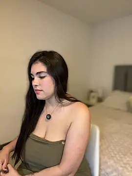 Isabella LaRue online show from April 10, 3:01 am