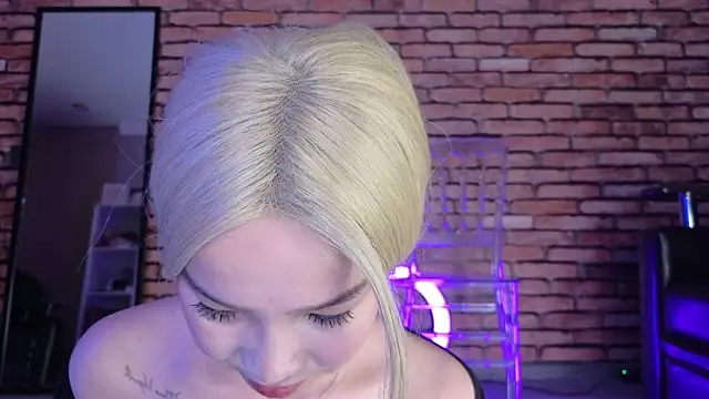 saya li1 online show from October 28, 7:49 pm