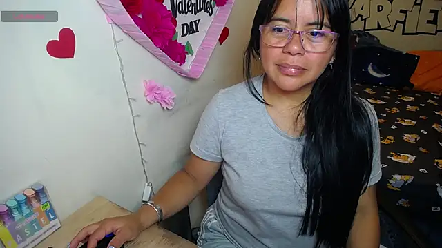 Snapshot of Miss__kendra_ chatting on May 13, 11:51 am Miss kendra online show from May 13, 11:51 am