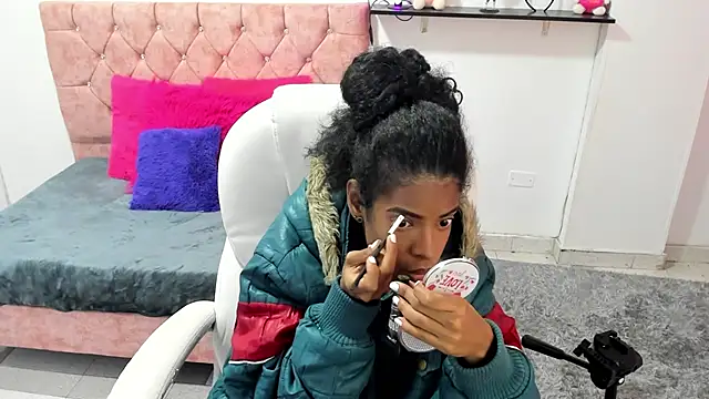 thianahorny online show from December 4, 12:25 pm