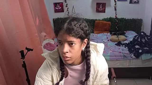 thianahorny online show from July 6, 1:41 pm