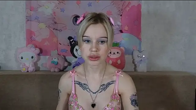 Snapshot of HoneyGold_ chatting on July 8, 4:39 am HoneyGold online show from July 8, 4:39 am