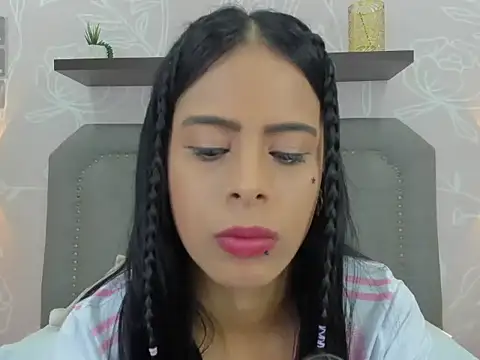 laura maite  online show from November 24, 12:16 pm