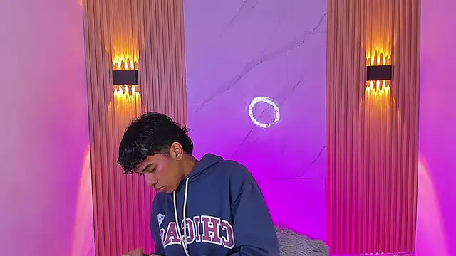 Ethan thouse online show from December 4, 7:11 pm