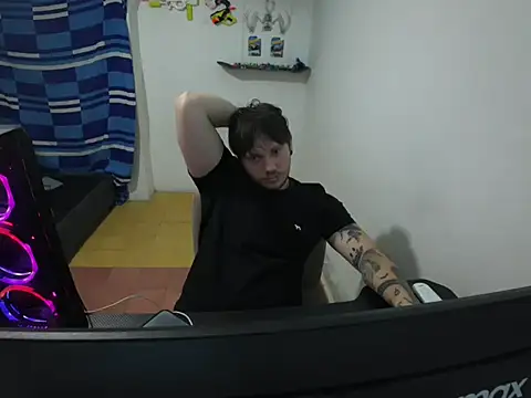 Snapshot of Skol_100802 chatting on July 17, 11:53 pm Skol 100802 online show from July 17, 11:53 pm