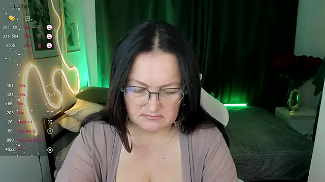 hottyannaa online show from December 15, 2:49 am