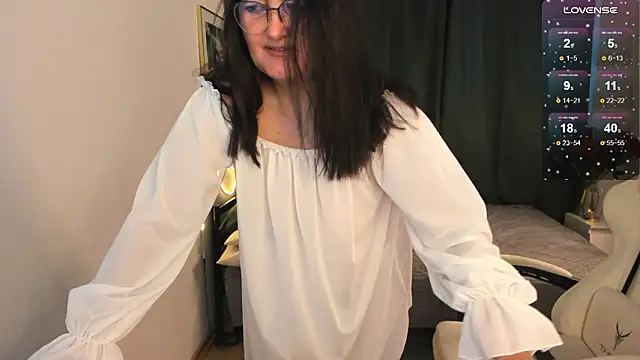 hottyannaa online show from February 5, 3:00 am