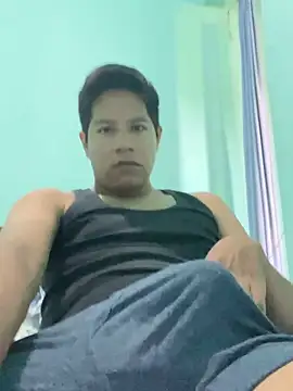 Snapshot of Lukein23 chatting on December 20, 4:36 pm Lukein23 online show from December 20, 4:36 pm