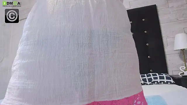 Ella Lizzie online show from October 18, 4:08 pm