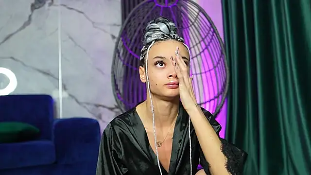 RachelRavee online show from November 1, 5:20 am