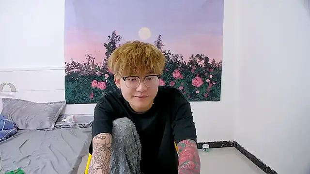 KK-cuteboy online show from April 15, 7:58 pm