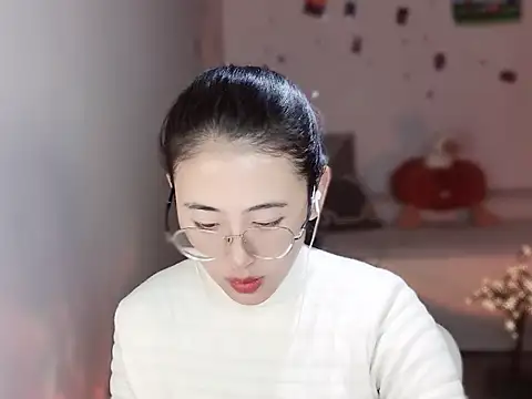 Queena  online show from December 17, 9:26 am