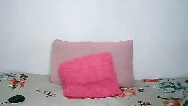 JuicyLipsXx1 online show from October 20, 8:20 pm
