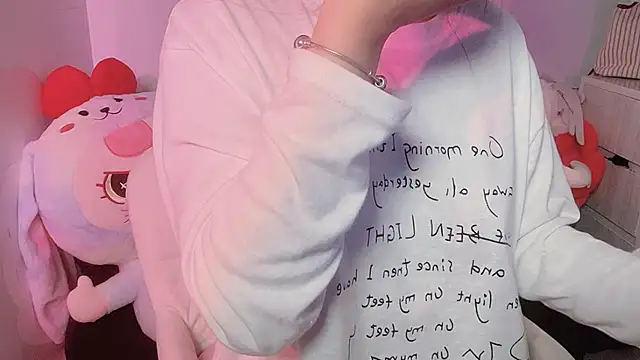 Snapshot of BeChinh_Lee chatting on February 3, 4:12 pm BeChinh Lee online show from February 3, 4:12 pm