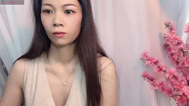 Snapshot of Lynnalltop-165-KeKe chatting on October 16, 12:44 am Lynnalltop-165-KeKe online show from October 16, 12:44 am