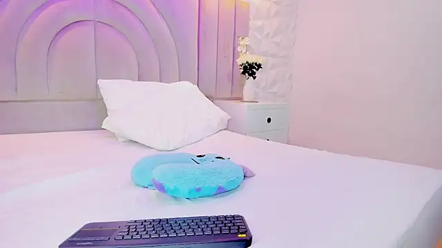 Snapshot of rebeca_brown_ chatting on January 14, 11:49 am rebeca brown online show from January 14, 11:49 am