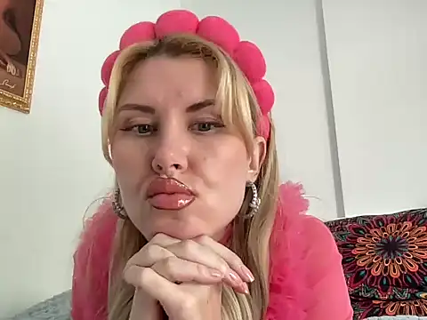 Snapshot of Ilymaris chatting on February 10, 12:42 pm Ilymaris online show from February 10, 12:42 pm