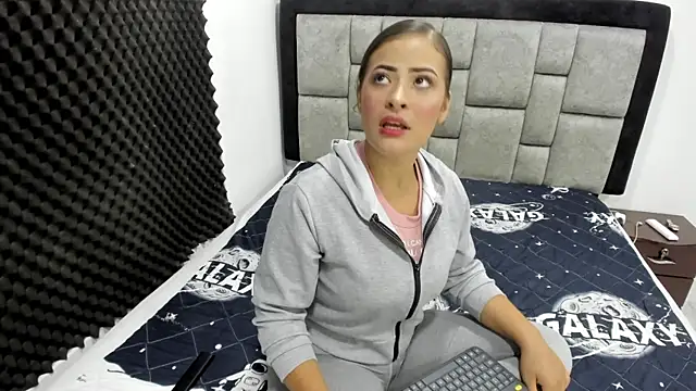 Snapshot of gabi-grey chatting on October 26, 9:53 pm gabi-grey online show from October 26, 9:53 pm