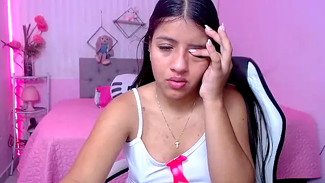 Snapshot of zara_cute chatting on April 22, 12:18 pm zara cute online show from April 22, 12:18 pm