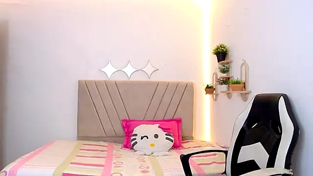 Snapshot of zara_cute chatting on May 30, 12:19 am zara cute online show from May 30, 12:19 am
