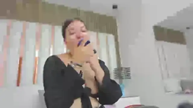 AmbarGills online show from December 3, 1:09 pm