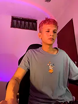 tylernova online show from November 14, 3:27 am