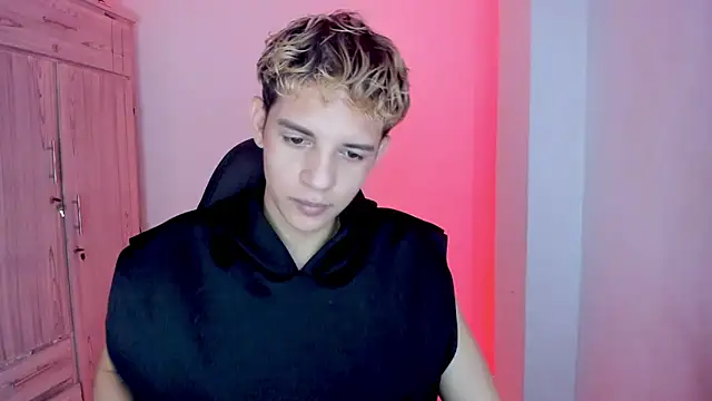 tylernova online show from February 15, 4:09 am