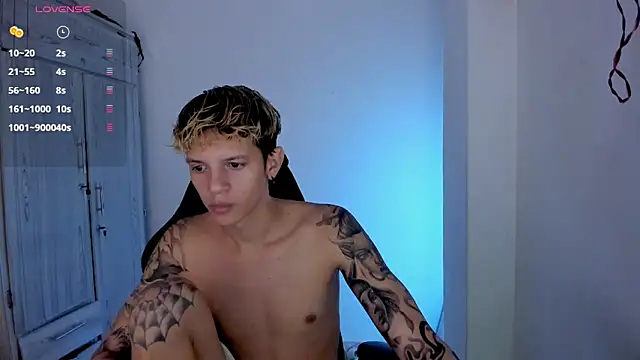 tylernova online show from April 13, 4:07 am