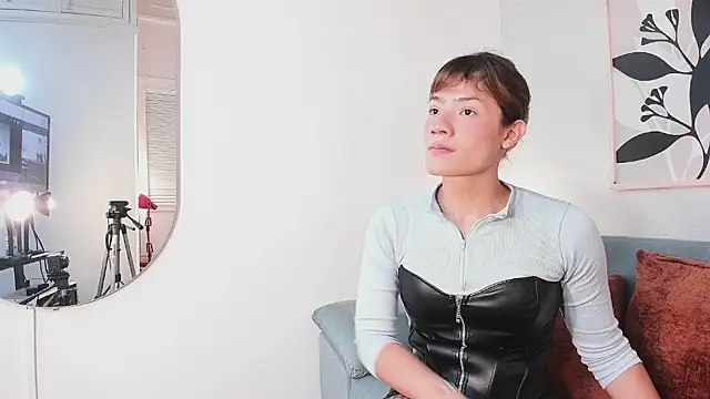 KassMonroe online show from February 17, 7:53 pm