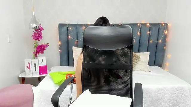Snapshot of Sasha_Grace chatting on December 16, 8:03 pm Sasha Grace online show from December 16, 8:03 pm