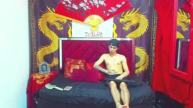 Snapshot of Pride_couple chatting on February 9, 11:20 pm Pride couple online show from February 9, 11:20 pm
