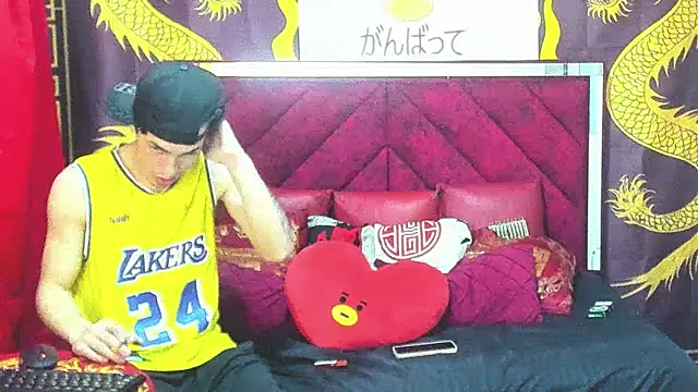 Snapshot of Pride_couple chatting on February 21, 11:17 pm Pride couple online show from February 21, 11:17 pm