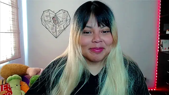 EllieMoonX online show from December 17, 5:30 pm