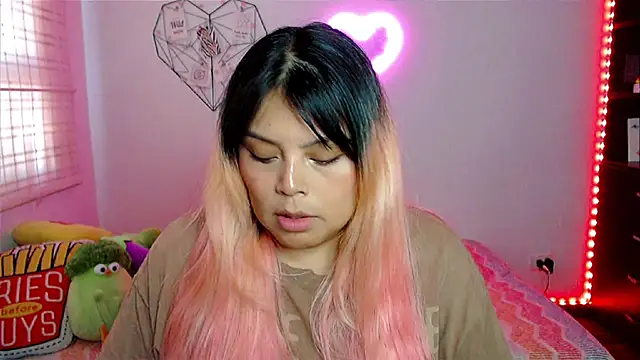 EllieMoonX online show from February 4, 10:15 pm