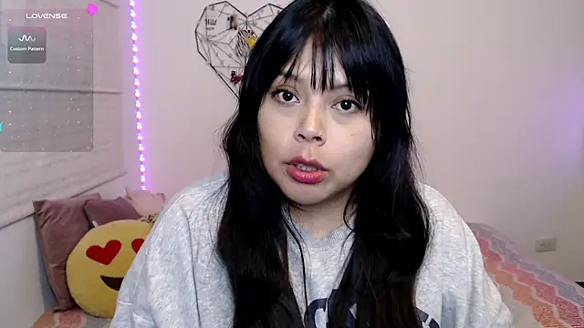 Snapshot of EllieMoonX chatting on June 6, 11:53 pm EllieMoonX online show from June 6, 11:53 pm