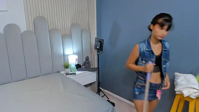 luly dreams online show from April 17, 11:57 am