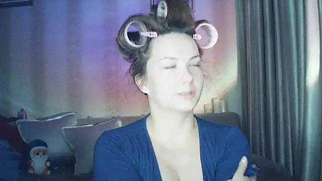 MoodieMira online show from February 16, 3:19 pm