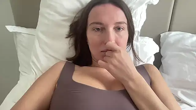 Snapshot of CArivora chatting on February 25, 12:15 pm CArivora online show from February 25, 12:15 pm