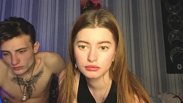Snapshot of EmiliaCouple chatting on April 9, 5:29 pm EmiliaCouple online show from April 9, 5:29 pm