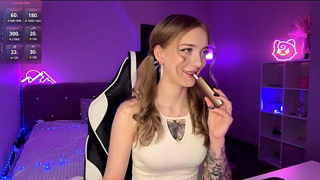 EvaPeace online show from March 17, 12:30 pm