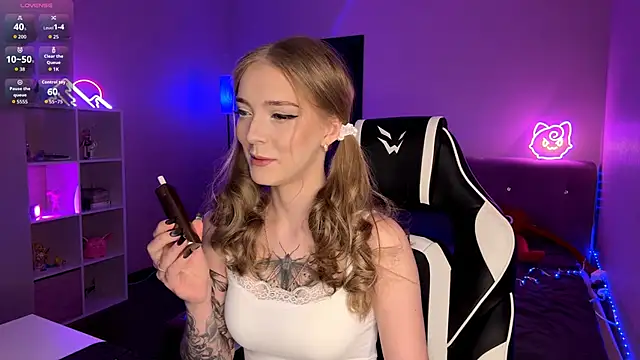 EvaPeace online show from March 28, 1:33 pm