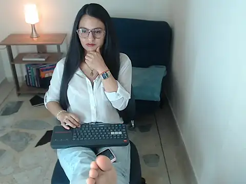 julieta rossi online show from December 18, 4:29 am