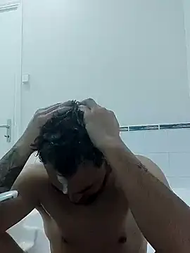 Snapshot of Alexszader36 chatting on November 10, 1:10 pm Alexszader36 online show from November 10, 1:10 pm